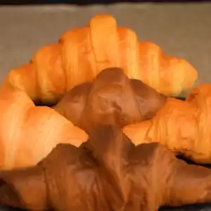 1pc Realistic Artificial Croissant Fake Food Simulation Waffle Model Toy Muffin Bread Display Window Props Photo Birthday Gift