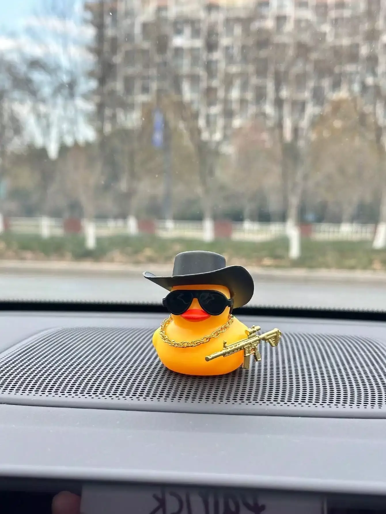 1pc Cute & Cool Duck Shaped Car Interior Decorative Accessory - Image 3